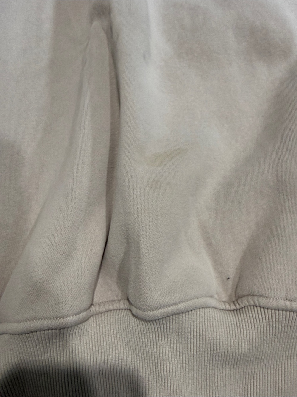 White Fox Boutique Cream Vol.3 Sweatshirt & Joggers Set notice 2 stains - Picture 9 of 10